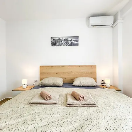 2 Bedroom 1072 *
