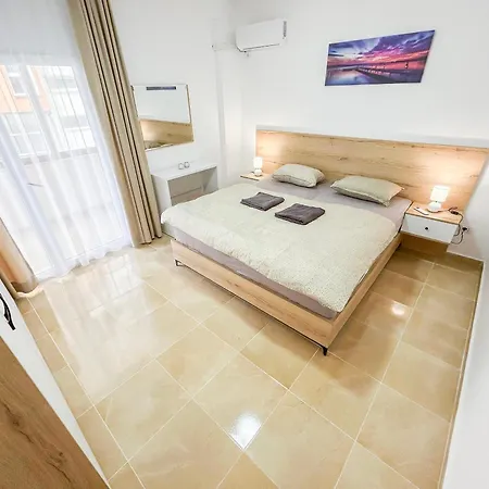 2 Bedroom 1072